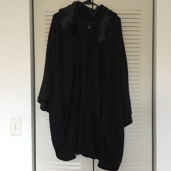 Faux fur ruana - Picture 3 of 5